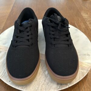 New in box - Nike SB check solar canvas